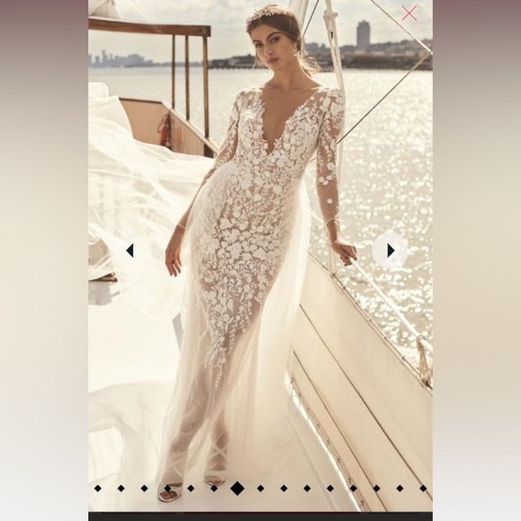 David bridal Wedding dress , size 2 - Picture 10 of 14